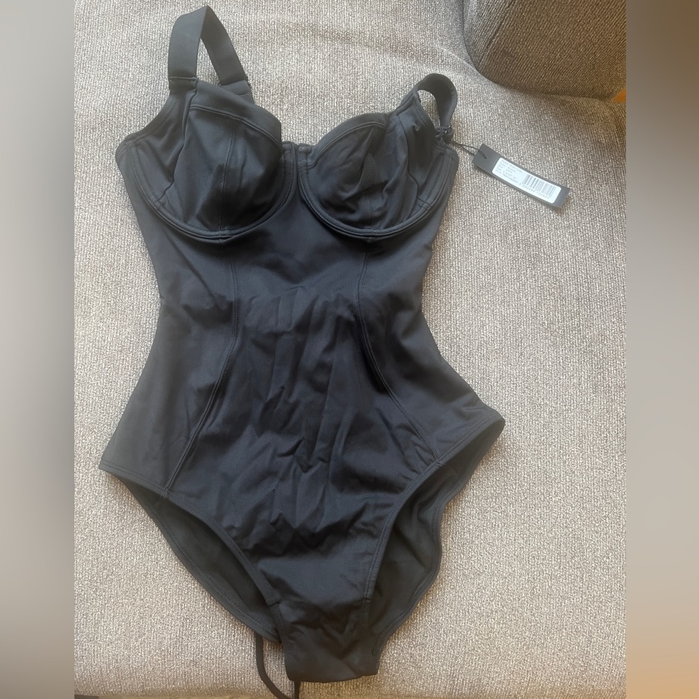NWT TA3 Swim Lifty Swimsuit in size Medium b/c cup- black
